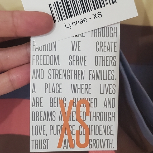 NWT Lularoe Lynnae - Picture 3 of 7